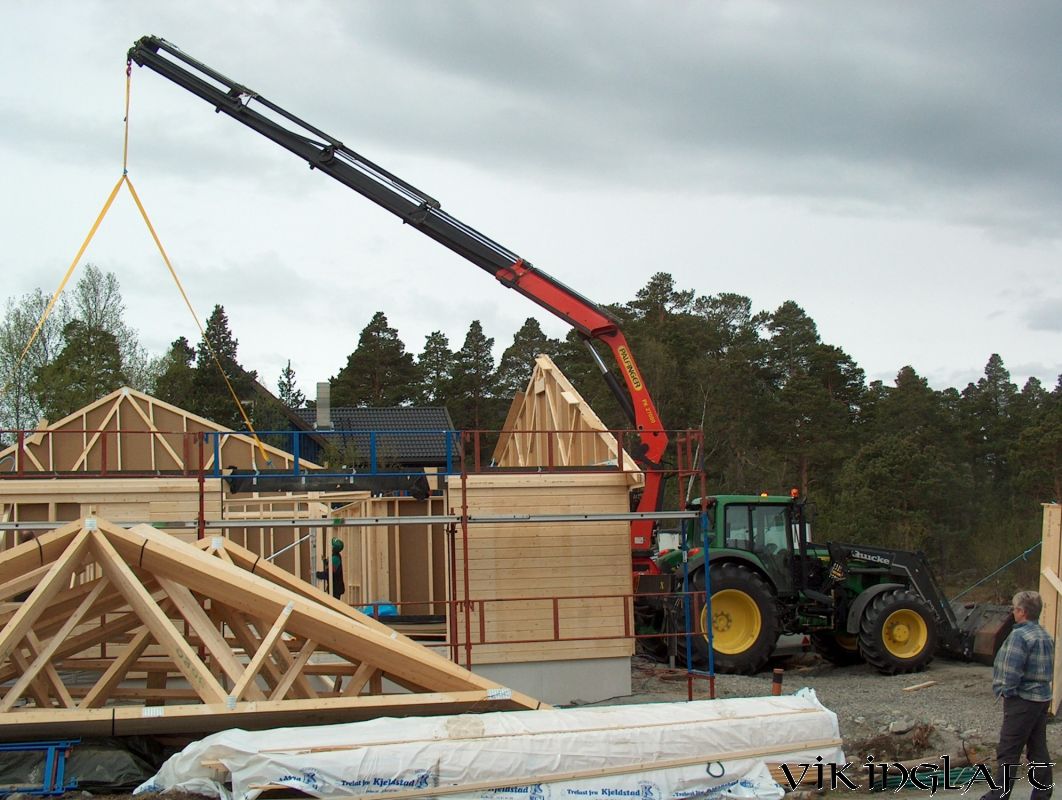 Reising av lafteverk med kran
